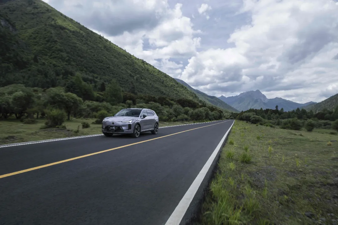 沃尔沃全新XC70上市，26.99万起的“豪华超混新选择”
