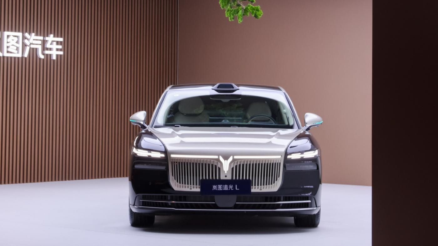 27.99万！岚图追光L上市，全系四驱、800V架构、华为ADS 4！