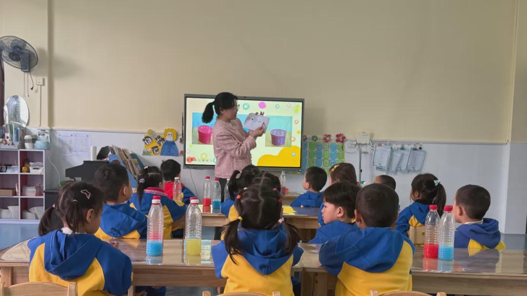 信阳市羊山新区五小幼儿园：以课启思促成长 观摩共进绽光芒