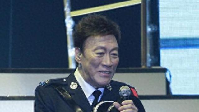 香港影坛全才陈欣健（Philip Chan），与女子亲密互动被拍
