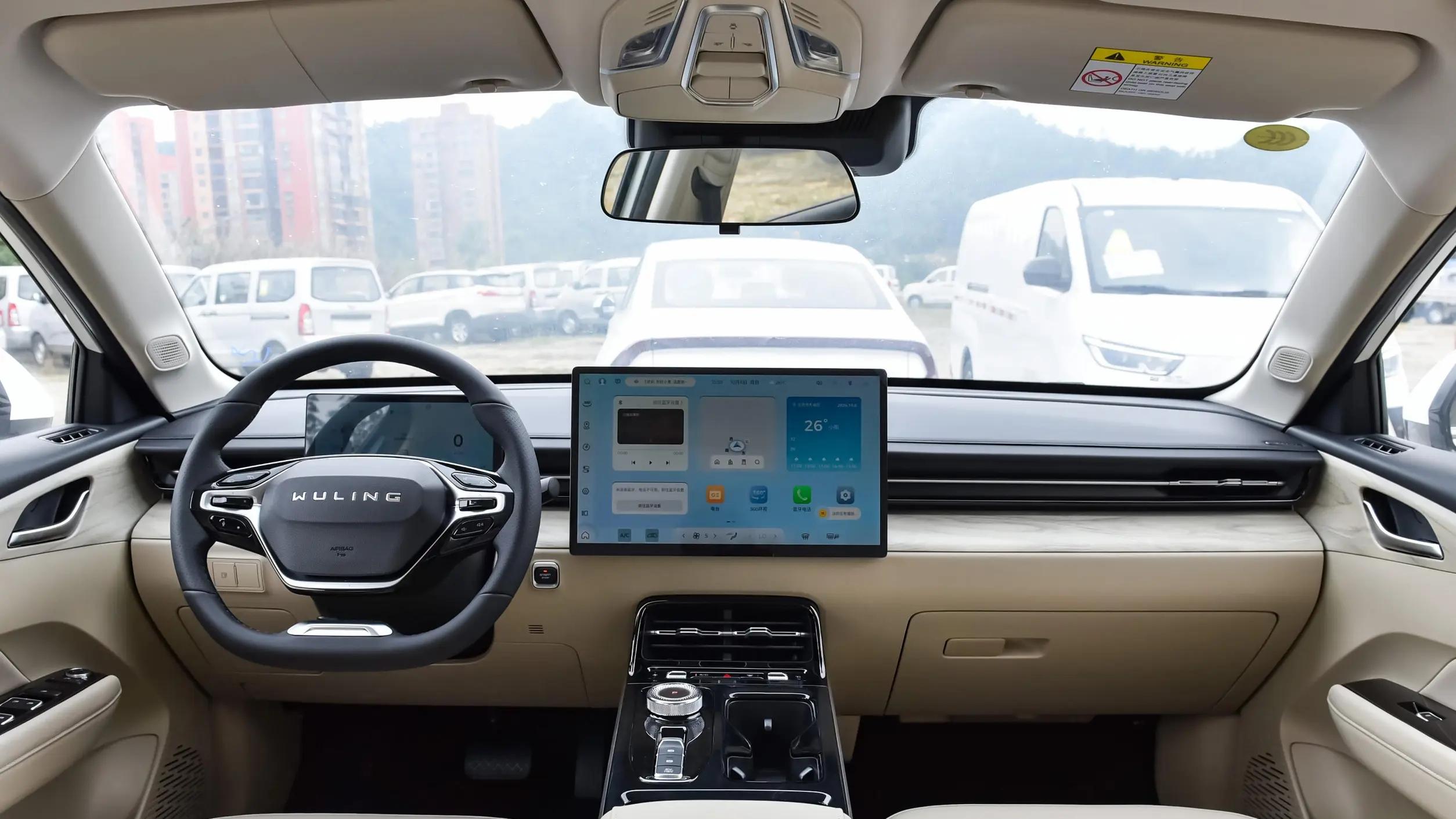 预算10万左右，想买合资车？不如看看这台五菱星光PHEV