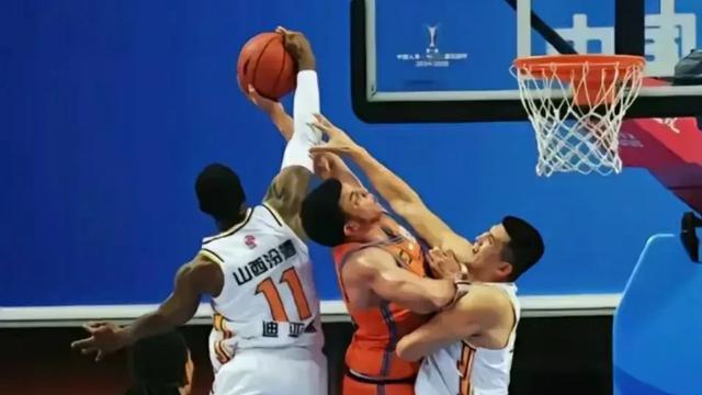 太委屈了！迪亚洛在俱乐部杯中表现不佳，山西管理层对他批评教育