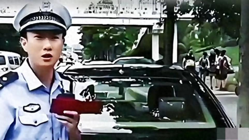 官方辟谣《谭谈交通》谭乔离职原因！奔驰“川A666T6”女车主发声