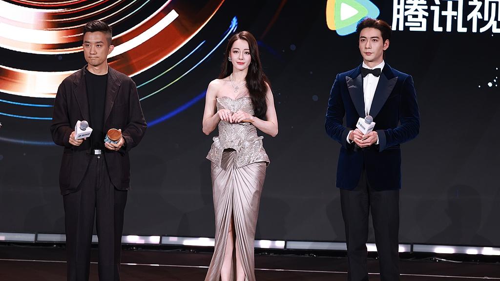 迪丽热巴主演的《枭起青壤》电视剧，更新到13集