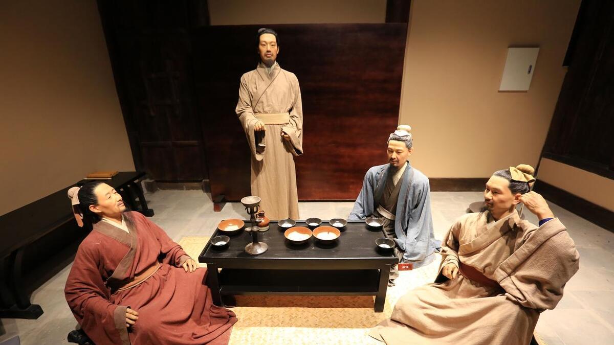 儒家为何越进化“越不像话”？孔子含糊不清，后世走极端，怨谁？