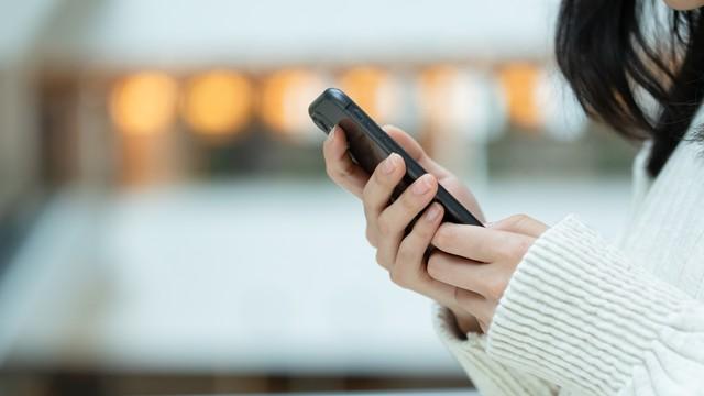 手机通话声音小，原来是这个开关没打开，打开后，声音清晰又洪亮