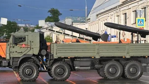 莫斯科胜利日阅兵彩排震撼揭秘：俄军无人机“天团”亮相红场，实战利器如何改写战争规则？