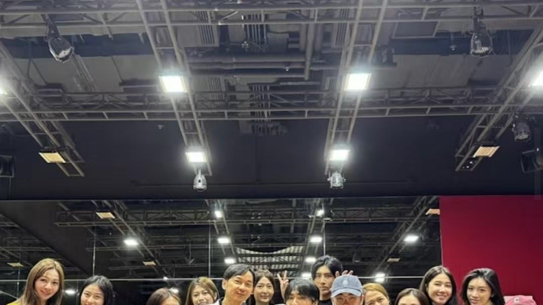 ​现代女性的韧性与母爱：TVB赖慰玲产后复工记，母乳分享引热议，你如何看待？