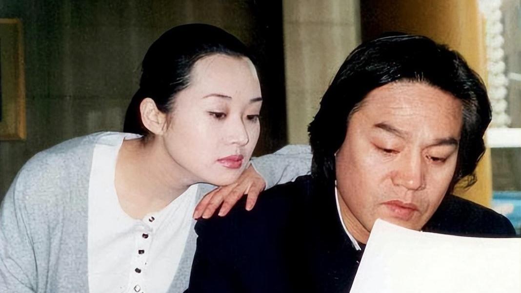 38岁放弃了铁饭碗，离婚那天抱着儿子大哭，这么多年过去了，他过得如何了？