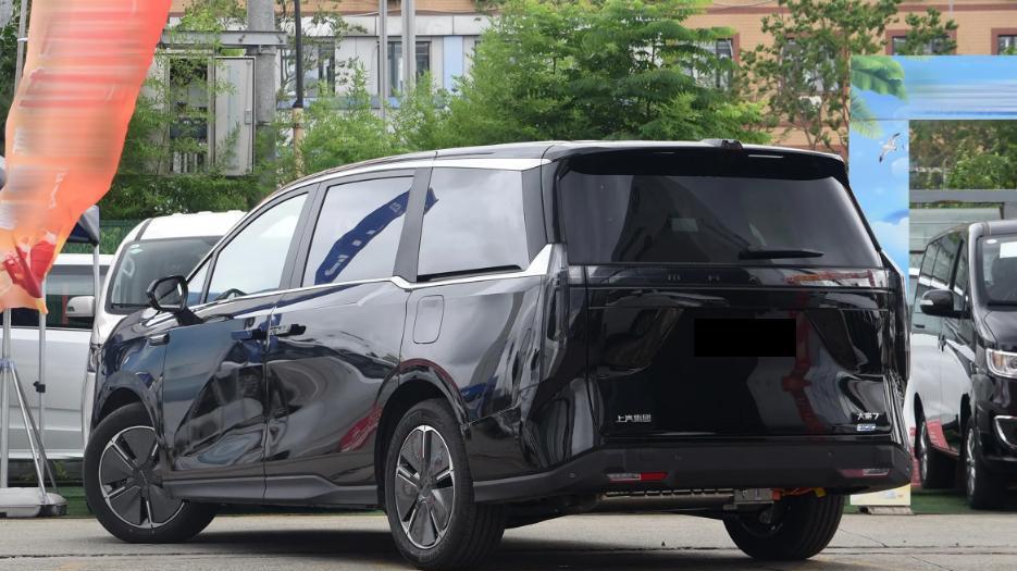 不到19万起，买插混中型MPV，轴距近三米，全家人都舒适