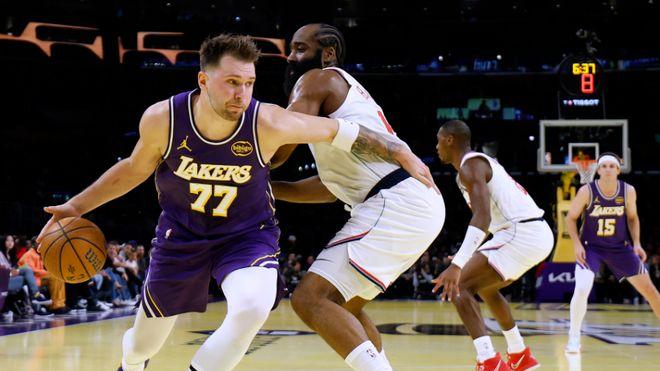 东契奇43+9+13+7三分：单节24分狂刷纪录 率湖人晋级杯赛八强