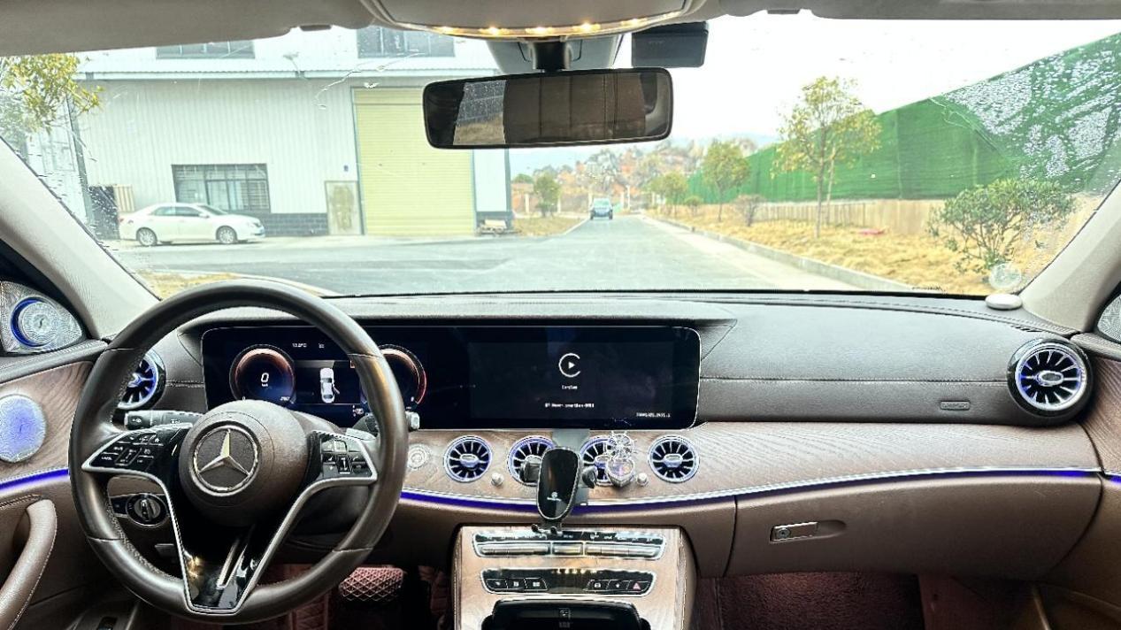 豪华大气，商务出行新选择——二手奔驰E级