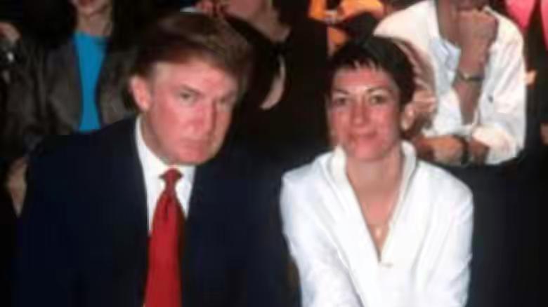 克林顿反击，要求公开所有爱泼斯坦案照片，身败名裂也要拉着特朗普