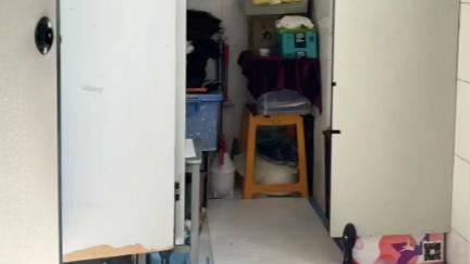 “我们老了也会这样吗”，大学阿姨被曝在厕所吃饭，学生于心不忍