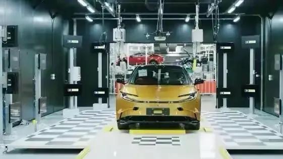 中国车市自主品牌占比近七成, 一汽丰田bZ5安全美学重构电动SUV价值