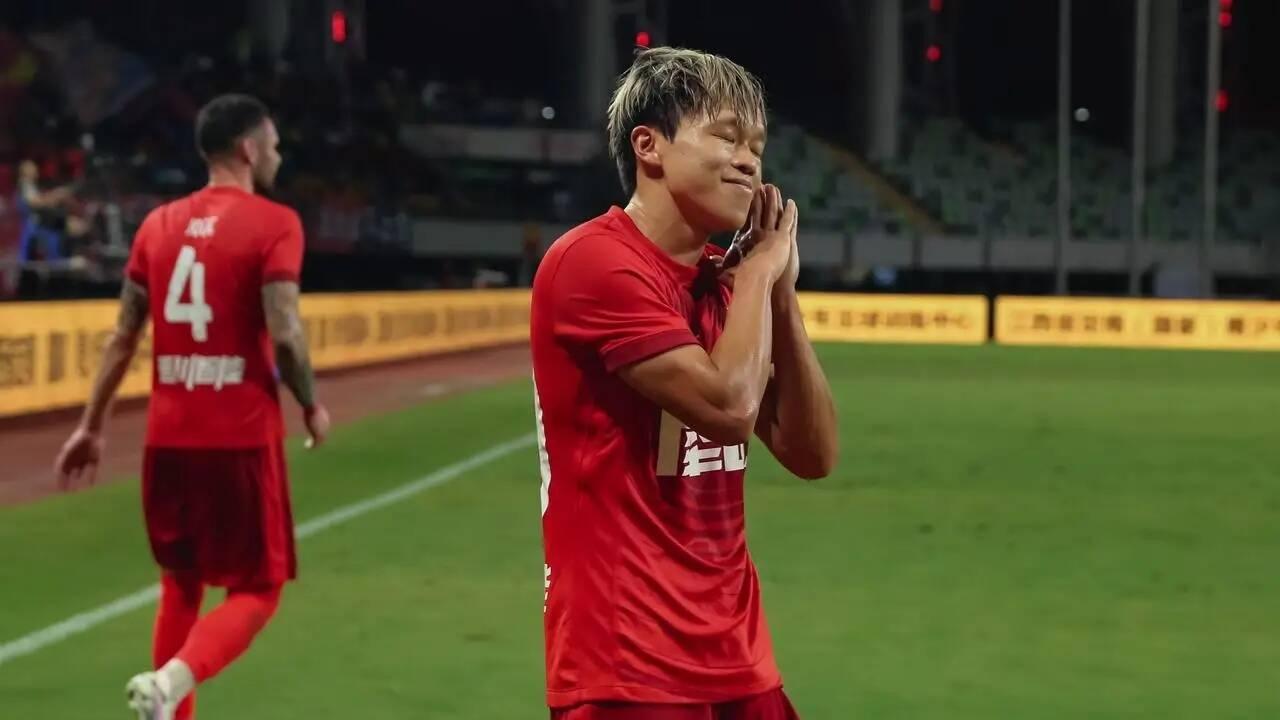 最后一舞！北京国安签下茹子楠与邓捷夫，球迷：临走前还在挖大连