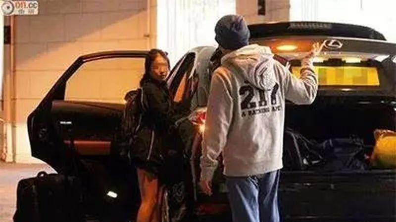 赵薇女儿现状，近一米七身高精通钢琴，与刘德华女儿同校