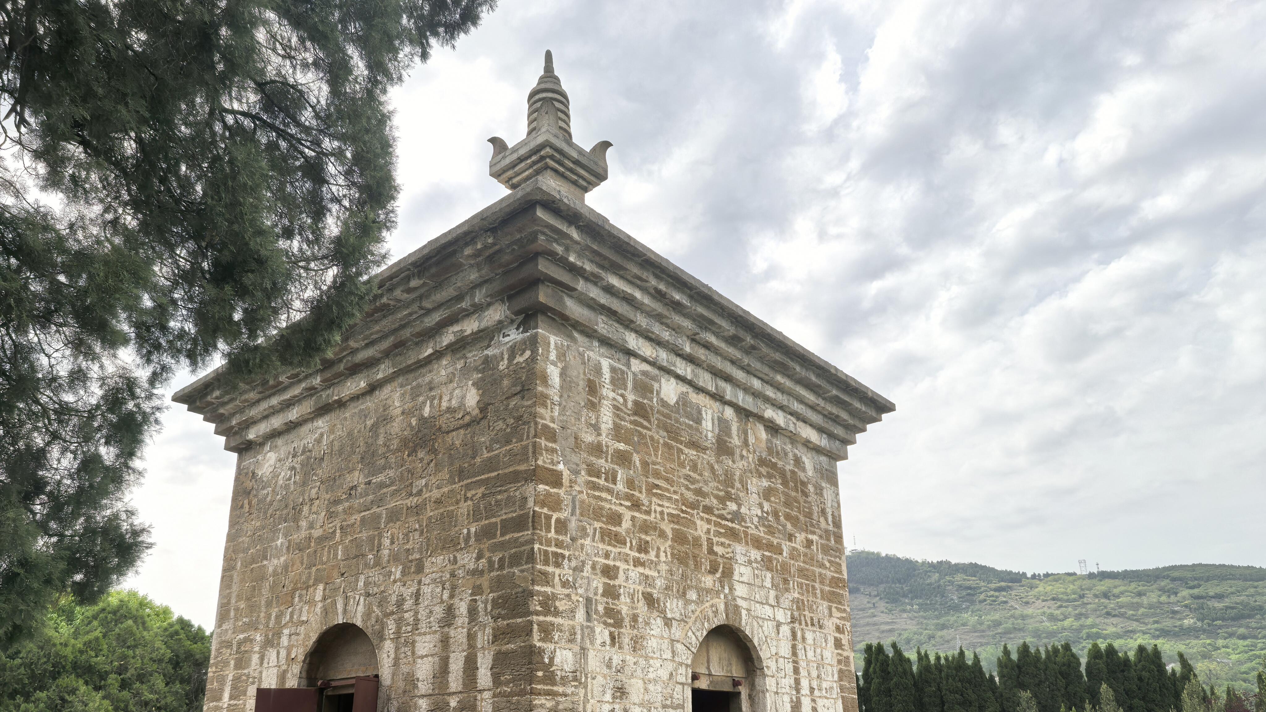 山东隐藏建筑瑰宝，济南四门塔，1400年隋代石塔的极简美学