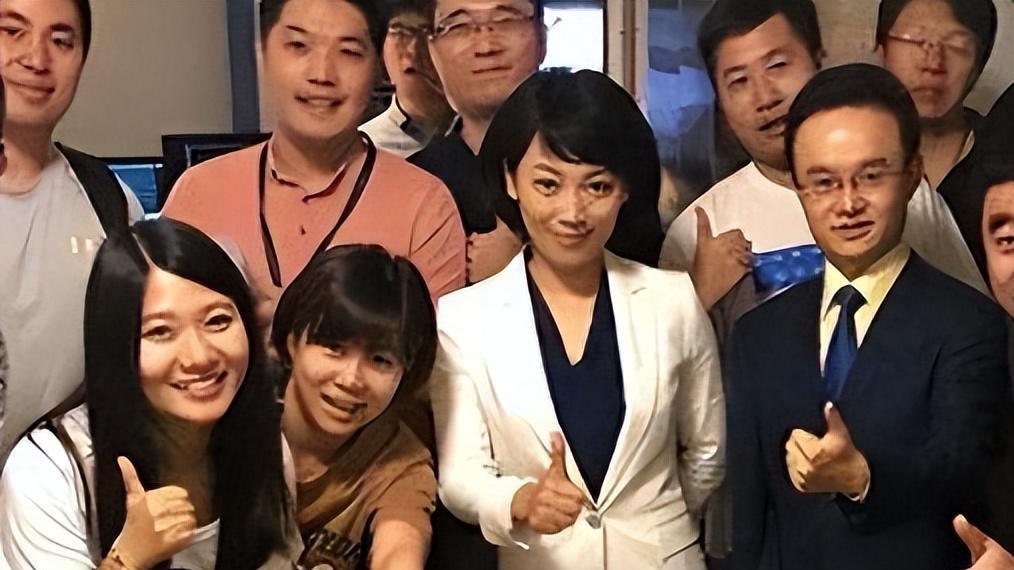“央视名嘴”劳春燕，怀孕仍上班，荣耀下是辛酸，光环下的双城记
