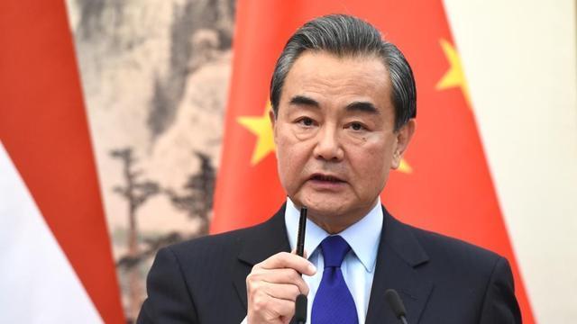 G20峰会落幕，中方拒见美财长，贝森特恼羞成怒，王毅一句话警告