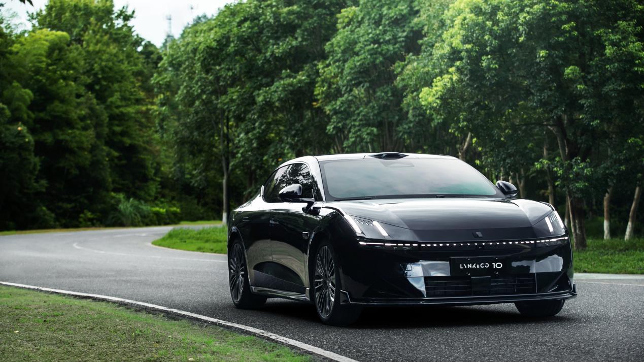 领克10 EM-P智电四驱全力出击，成功征服50度陡坡极限考验