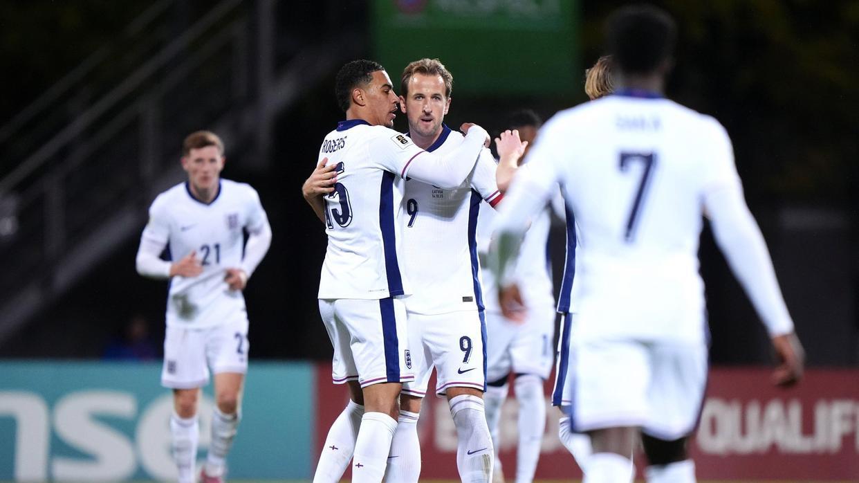 5-0！凯恩梅开二度，11战狂轰20球，英格兰提前晋级世界杯
