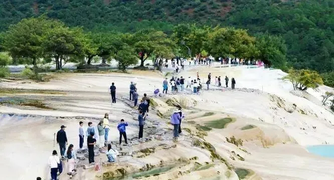 香格里拉市三坝乡白地村：门票经济反哺村民 特色文化点亮乡村振兴路