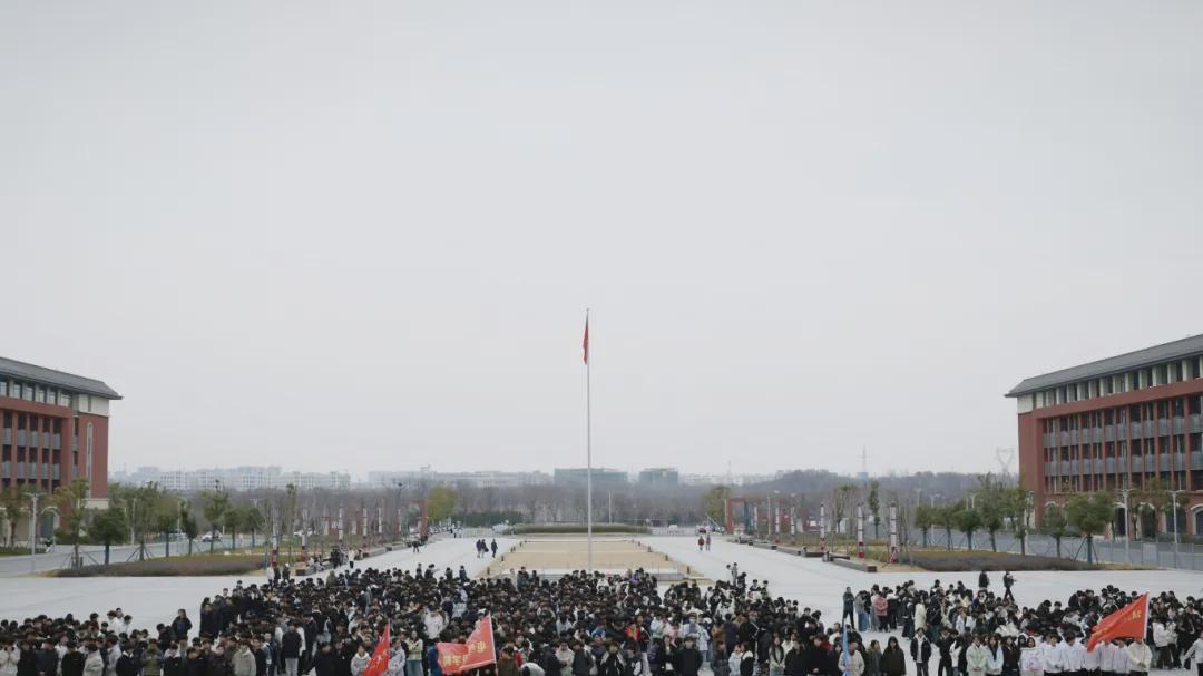 信阳技师学院举行“规行为之范，扬青春之帆”跑操比武大赛