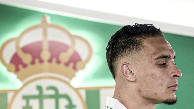 曝勒沃库森将签安东尼，经纪公司为滕哈赫洗白：是曼联非要1亿买