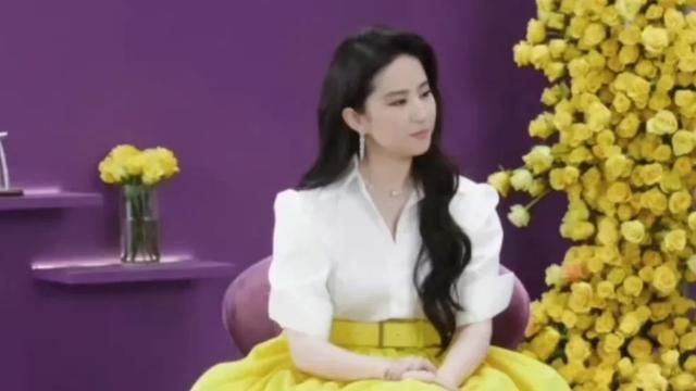 太宠了！余承东为跟刘亦菲合作，竟买下《玫瑰的故事》版权拍广告