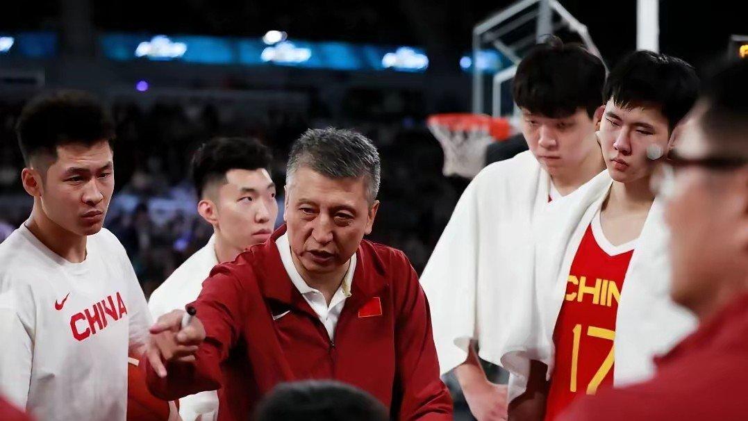 中国男篮不敌韩国评分：廖三宁获高分周琦中规中矩，张镇麟两极评价，队长末位