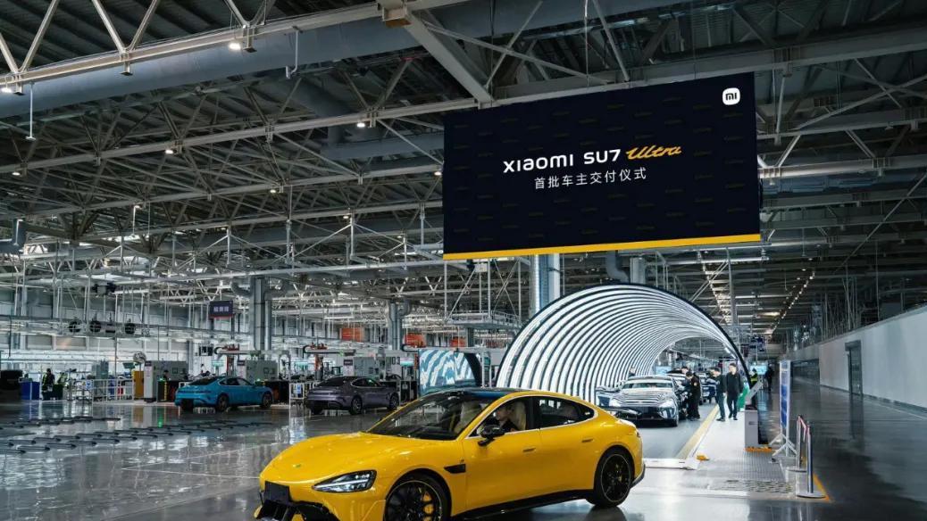 雷军正式交付小米SU7 Ultra！新手司机不适合开？