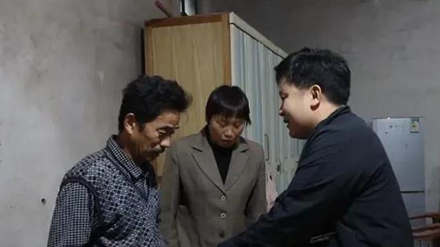 西安研究生，24岁脑溢血去世，父亲收拾遗物时，什么让他瞬间泪崩