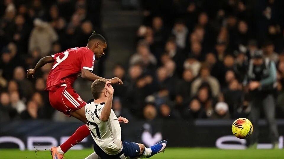 脸都不要了！欧联冠军踢出耻辱一战，主场2红5黄输球又输人