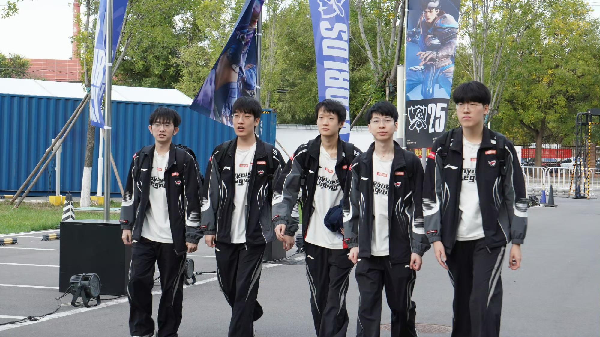 真实电竞谈Gumayusi离队: 真走了吗？那明年又是LPL最有希望的一年