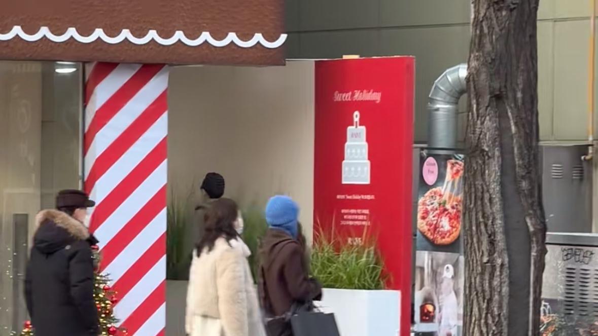 高圆圆现身首尔被偶遇，与闺蜜购物提大包小包，网友猜测疑追星GD