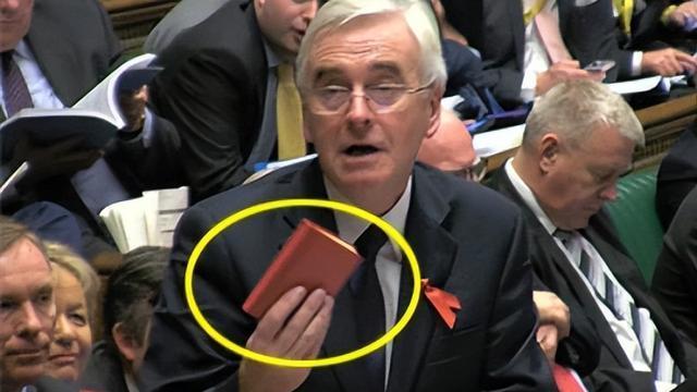 1979年，中共中央为何作出停止发行《毛主席语录》的决定？