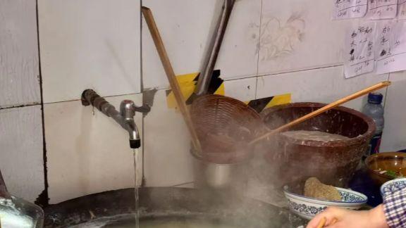 镇江锅盖面：面锅里面煮锅盖的奇妙