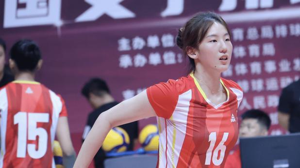 好消息，中国女排19岁小天才崛起，有望成颜妮第二，多位置有惊喜