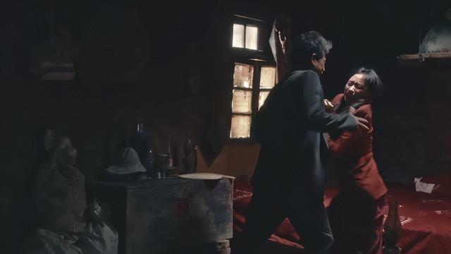 《沙尘暴》：悬疑与社会痛点，女性悬疑剧迎来“破局者”