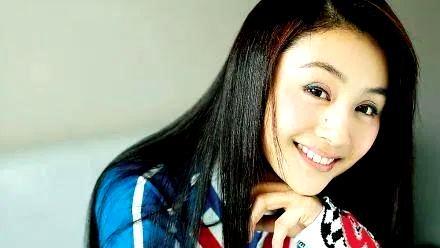 当年央视花旦曹颖，嫁给“笨男人”王斑;爱情哪有什么差距可言？