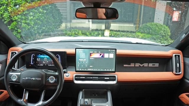 全新江铃域虎迎来上市，外观大气实用性高，配2.5T柴油发动机