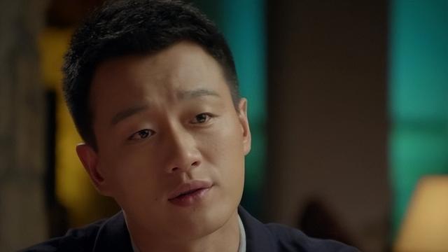 佟大为回辽宁老家！穿着臃肿，素颜合影无架子，没带助理没开豪车