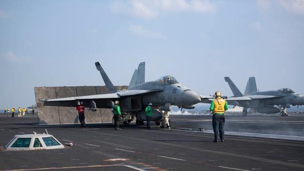 5艘航母集结！美国恐真要攻打伊朗，面对这情况我们会怎么做？