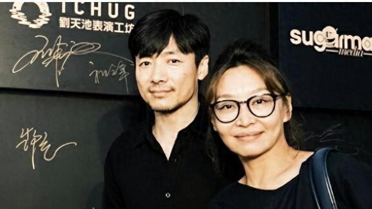 ​他用2000万将妻宠成宝，结婚14年没有孩子，如今50岁他后