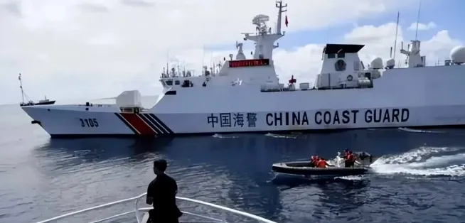 刚刚，黄岩岛阻拦网被强拆，54艘菲船径直闯入 。菲律宾方面蒙圈了