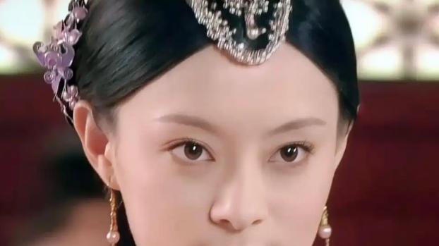 42岁孙俪最新亮相唇下痣没了，看起来更加漂亮年轻，网友：感觉没了特色