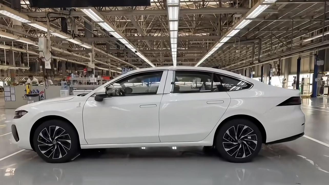 外观更年轻运动！全新大众速腾实拍，搭1.5T发动机，第三季度上市