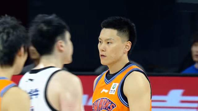 3连胜，上海男篮晋级杯赛8强，张镇麟首秀6+6迅速融入 王哲林5中5