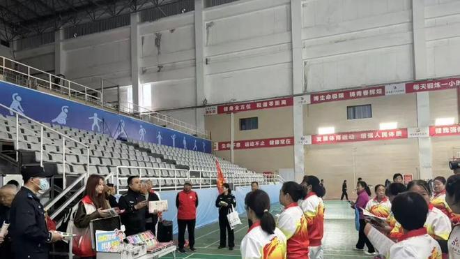 闻喜：体育场上禁毒课 为居民健康“加把锁”